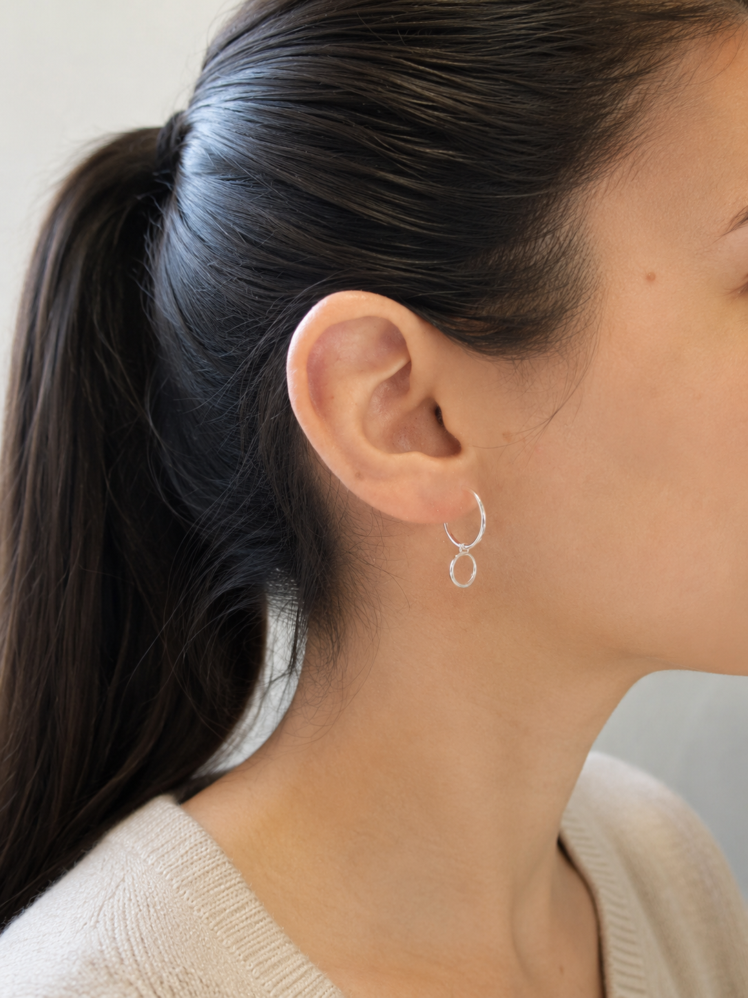Pendientes Aro de Plata de Ley con Colgante Circular –  16 mm