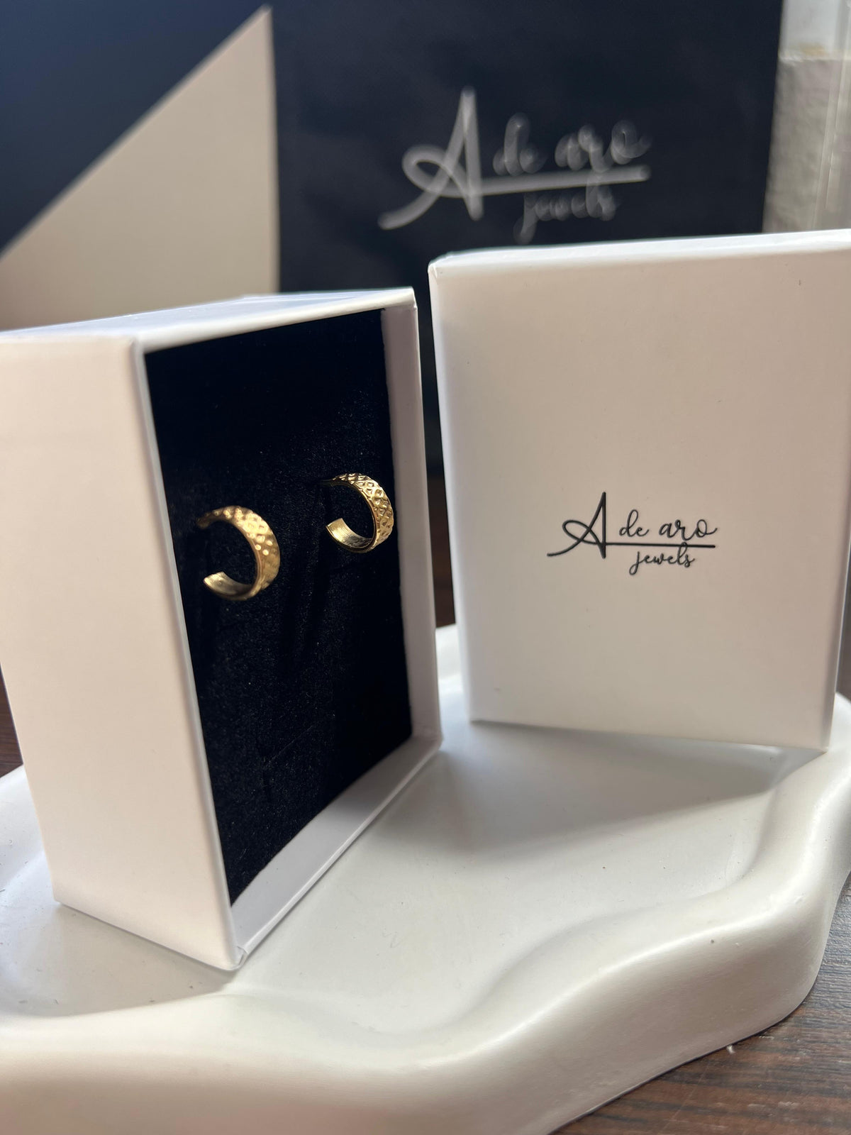 Pendientes de Oro 18K con Textura – 12 mm