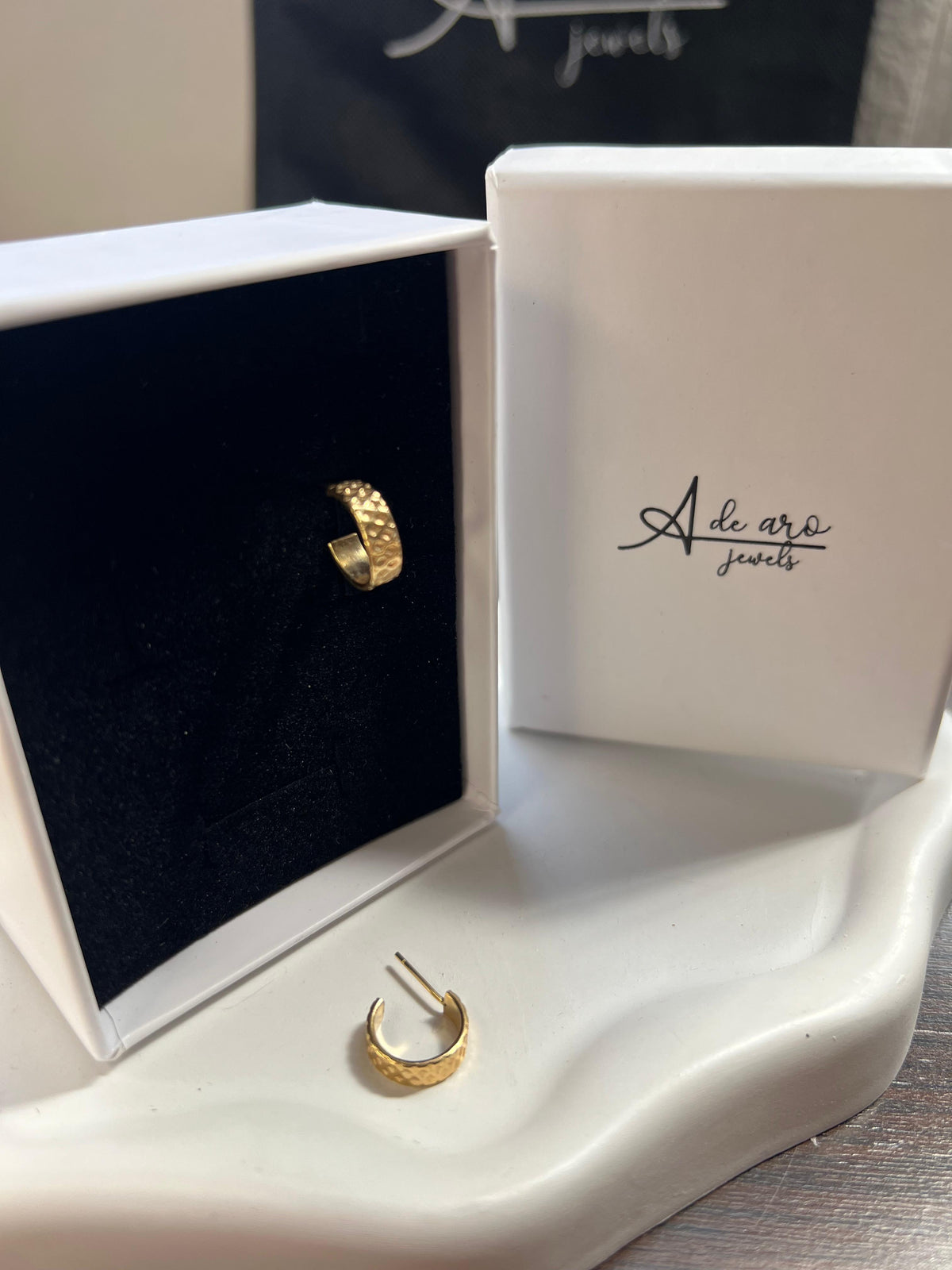 Pendientes de Oro 18K con Textura – 12 mm