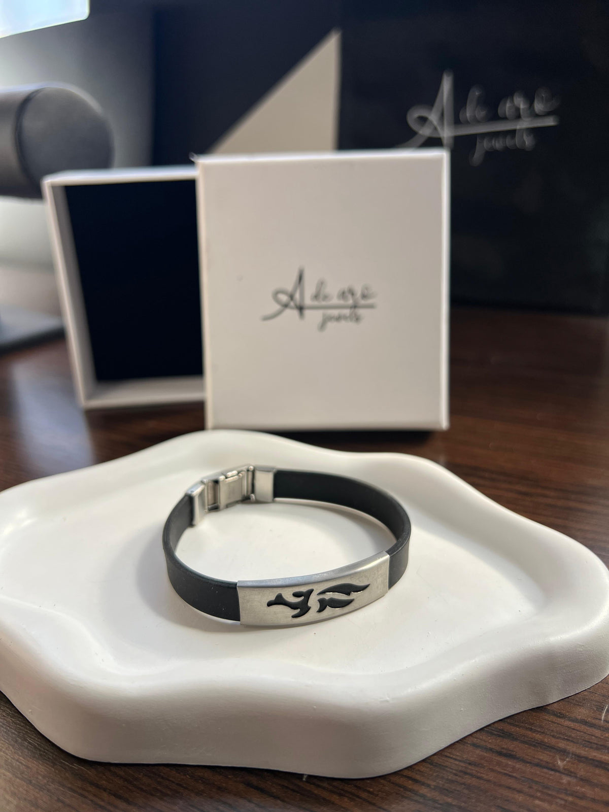 Pulsera de acero inoxidable con diseño de ola